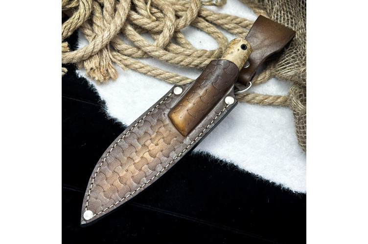 Нож Курум Люкс (110Х18М-ШД, стаб. карельская береза)
